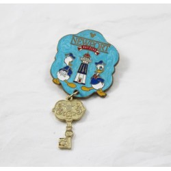 Pin's key to the Newport Bay Club DISNEYLAND RESORT PARIS Donald