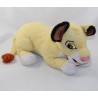 Peluche lion Simba DISNEYLAND PARIS Le Roi lion jeune lion couché 32 cm