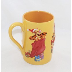 Mug en relief Tigrou DISNEY STORE tasse jaune Noël en céramique 3D