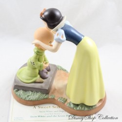 WDCC DISNEY Figurina di Biancaneve Biancaneve e i 7 Nani Un dolce bacio d'addio Sempliciotto 18 cm (R19)