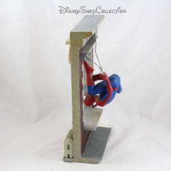 Figurine super héros Spiderman ATTAKUS BOMBYX Marvel Avengers Par la fenêtre