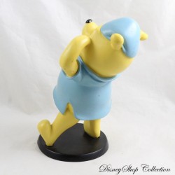 Figura de resina Winnie the Pooh DISNEY RUTTEN despierta en pijama despierta sobre base negra 19 cm